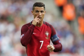 美加墨联合举办-双核神话，内马尔连场破网，湖人鏖战极限—谁在定义惊险取胜的真正含义？